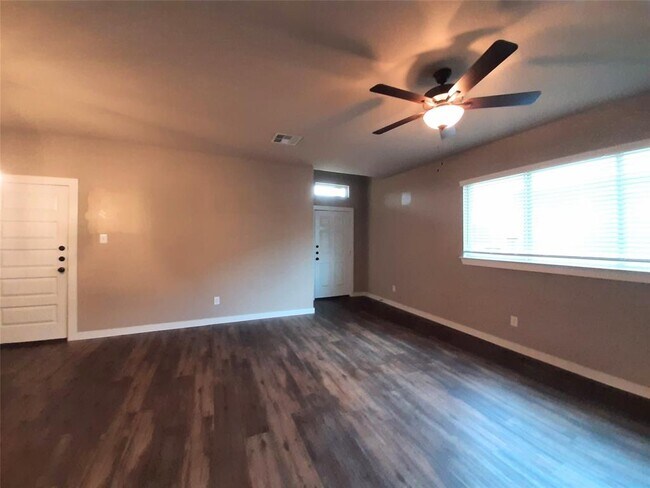 Building Photo - 9864 Grosbeak Ln
