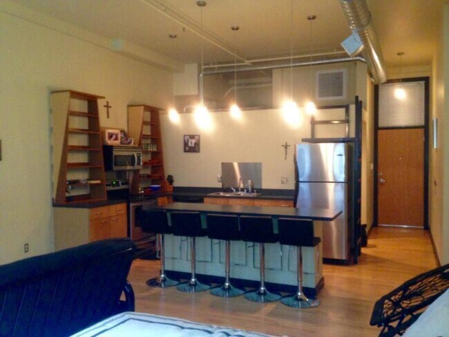 Building Photo - 300 Tijeras Ave NW