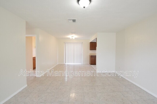 Building Photo - 1500 Coronet Dr