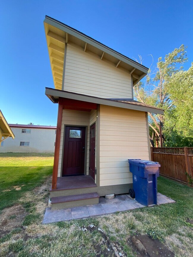 Building Photo - Brand New - 1 Bed 1 Bath ADU House close t...