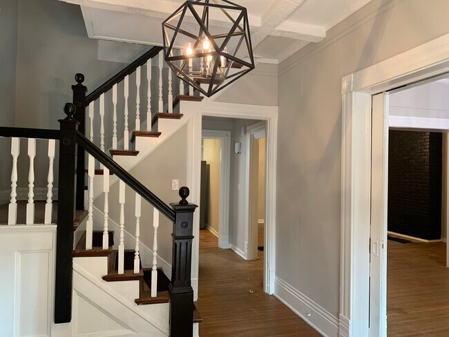 Foto del edificio - 1620 Rosewood Ave