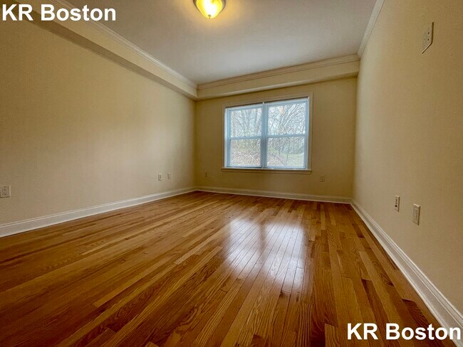 Building Photo - 242 Independence Dr