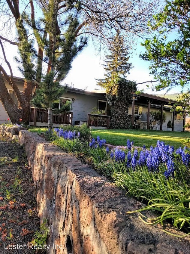 Foto principal - 3 br, 2 bath House - 6250 Juniper Way
