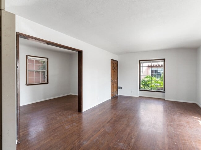 Building Photo - 801 St Louis Ave