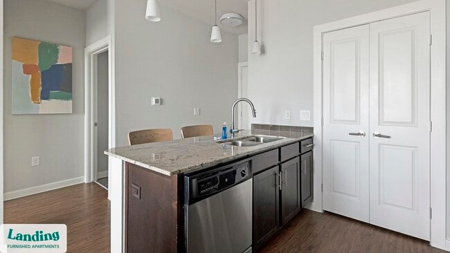 Building Photo - 4300 Cromwell Dr