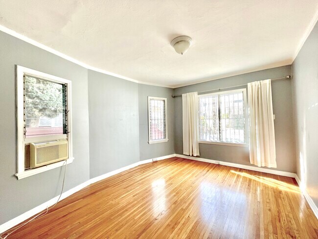 Building Photo - 227 N Swall Dr