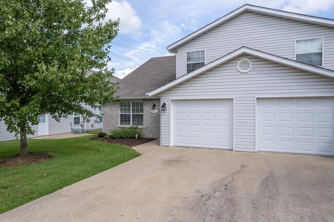 Foto del edificio - 2612-2614 Northampton Dr.