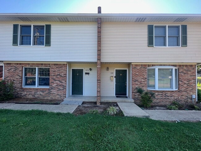 Building Photo - Moody St Duplex