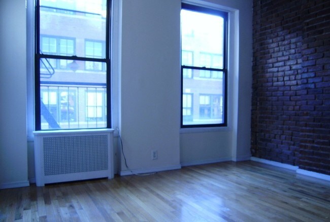 Building Photo - 251 W 18th St