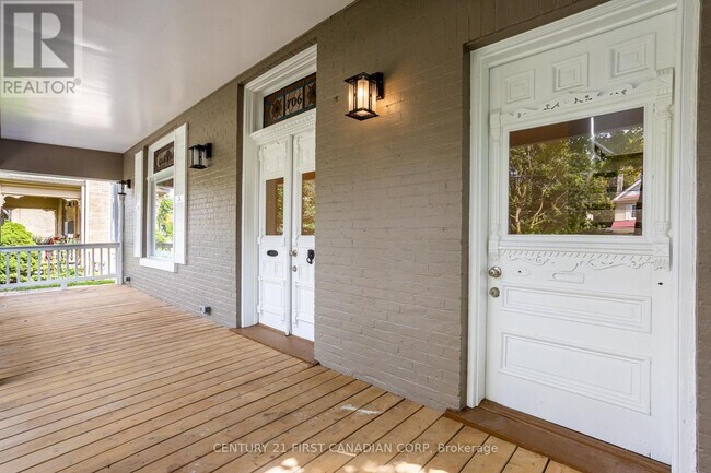 Photo du bâtiment - 706 Waterloo St