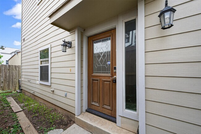 Foto del edificio - 5732 Kansas St