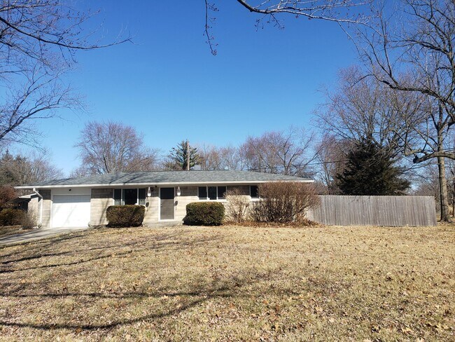 Foto del edificio - 10229 Carrollton Ave
