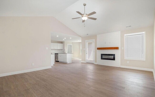 Foto del edificio - 210 Maxwell Farm Ln