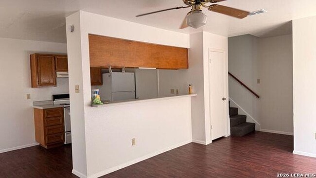 Building Photo - 2203 Creekside Ln