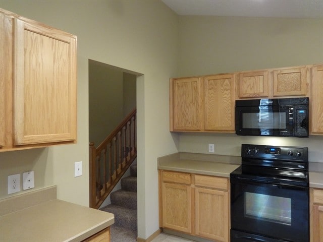 Building Photo - 949 Rowland Ave