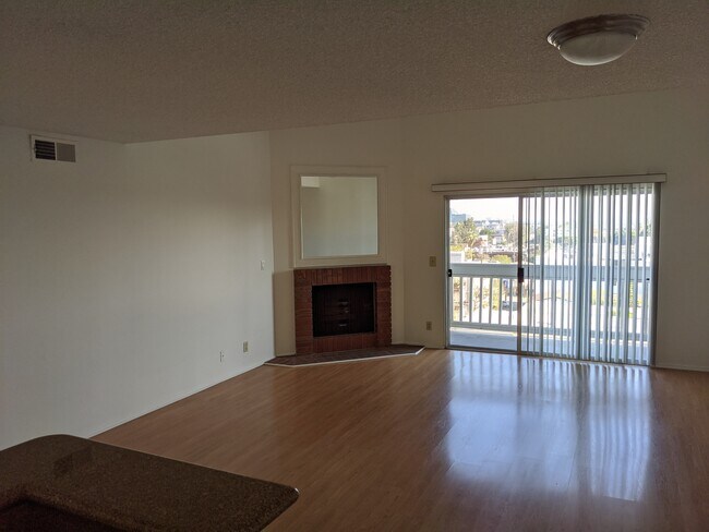 Building Photo - 11672 Rochester Ave