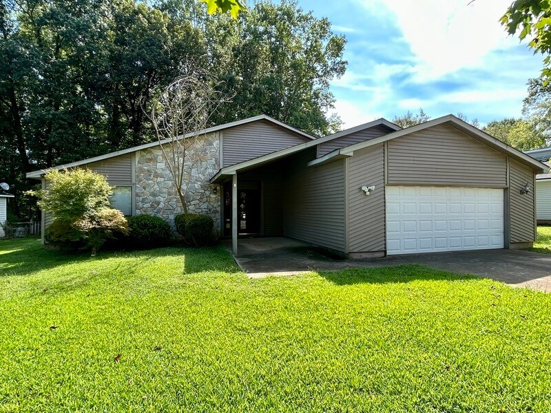 Foto principal - 6521 Danbrook Park Dr