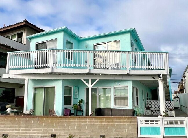 Foto del edificio - Spectacular Bay Views With a wrap around P...