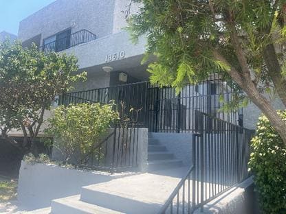 Building Photo - 13610 Vanowen St