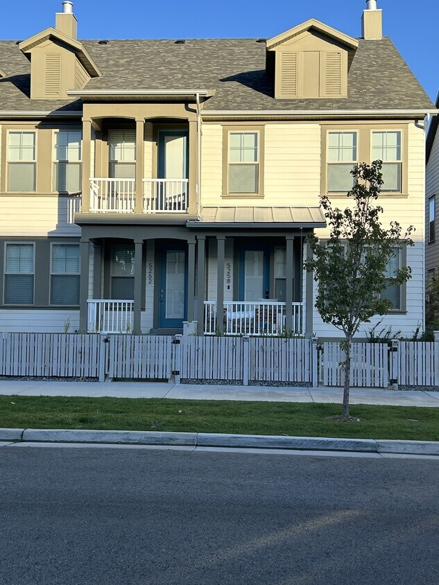 Primary Photo - 5262 W Dock St