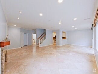 Building Photo - 5 Avenida Brio