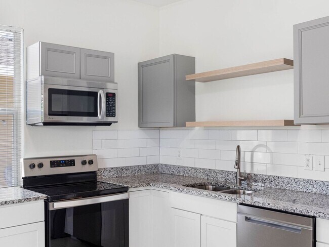 Building Photo - Affordable 3/1.5 West Tampa Home