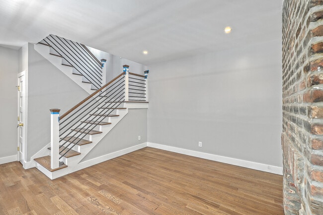 Building Photo - 16 Nassau St