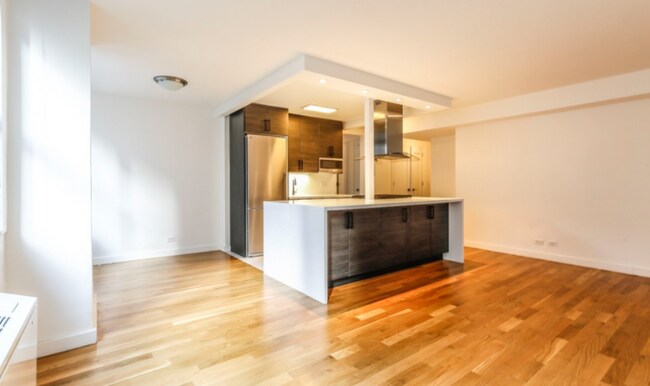 Foto del edificio - 332 W 58th St