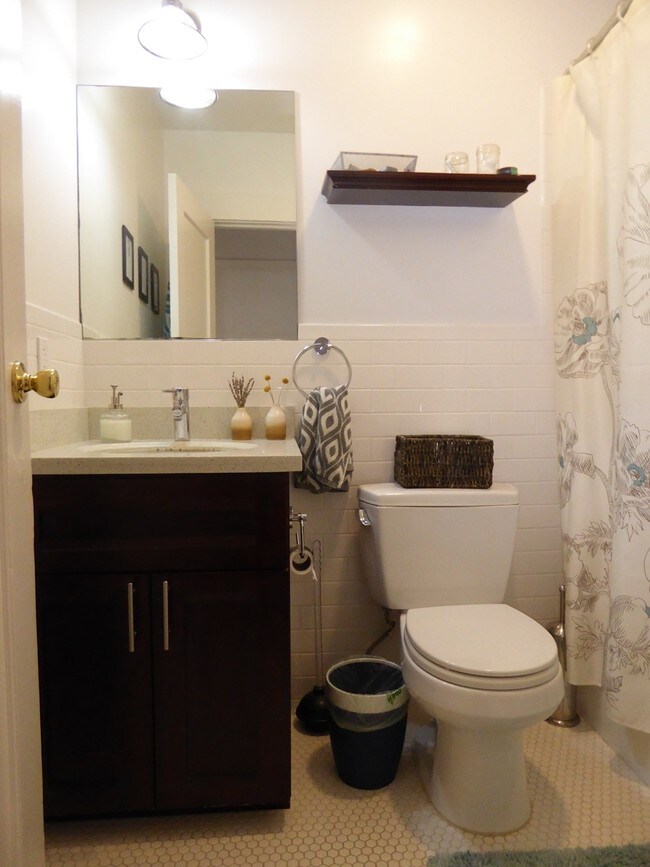 Interior Photo - 44-46 Langton St