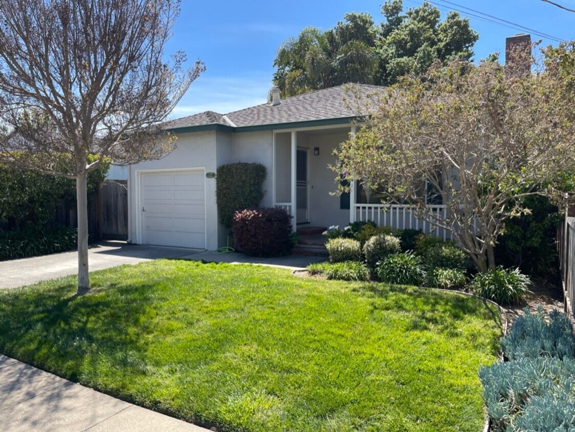 Foto principal - 3BD 1 BA Home in San Carlos with large bac...