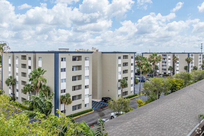 Building Photo - El Tesoro Apartments