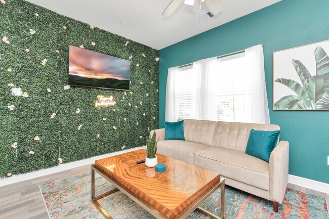 Foto del edificio - 7823 Gladstone St