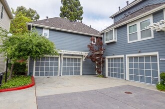Building Photo - 1055 Hull Ln