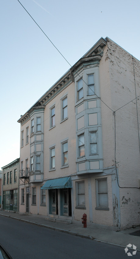 Building Photo - 112 S Ferry St