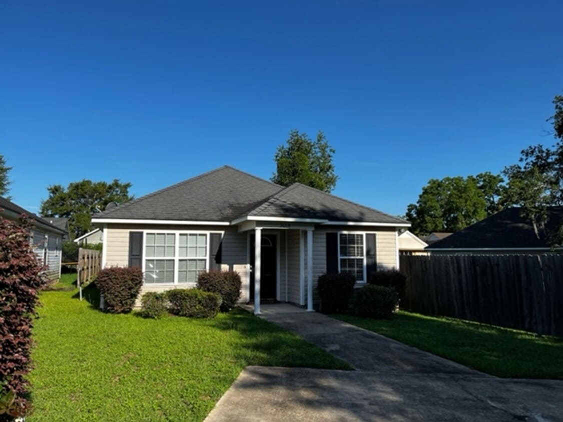 Primary Photo - 3BED/2BATH HOME