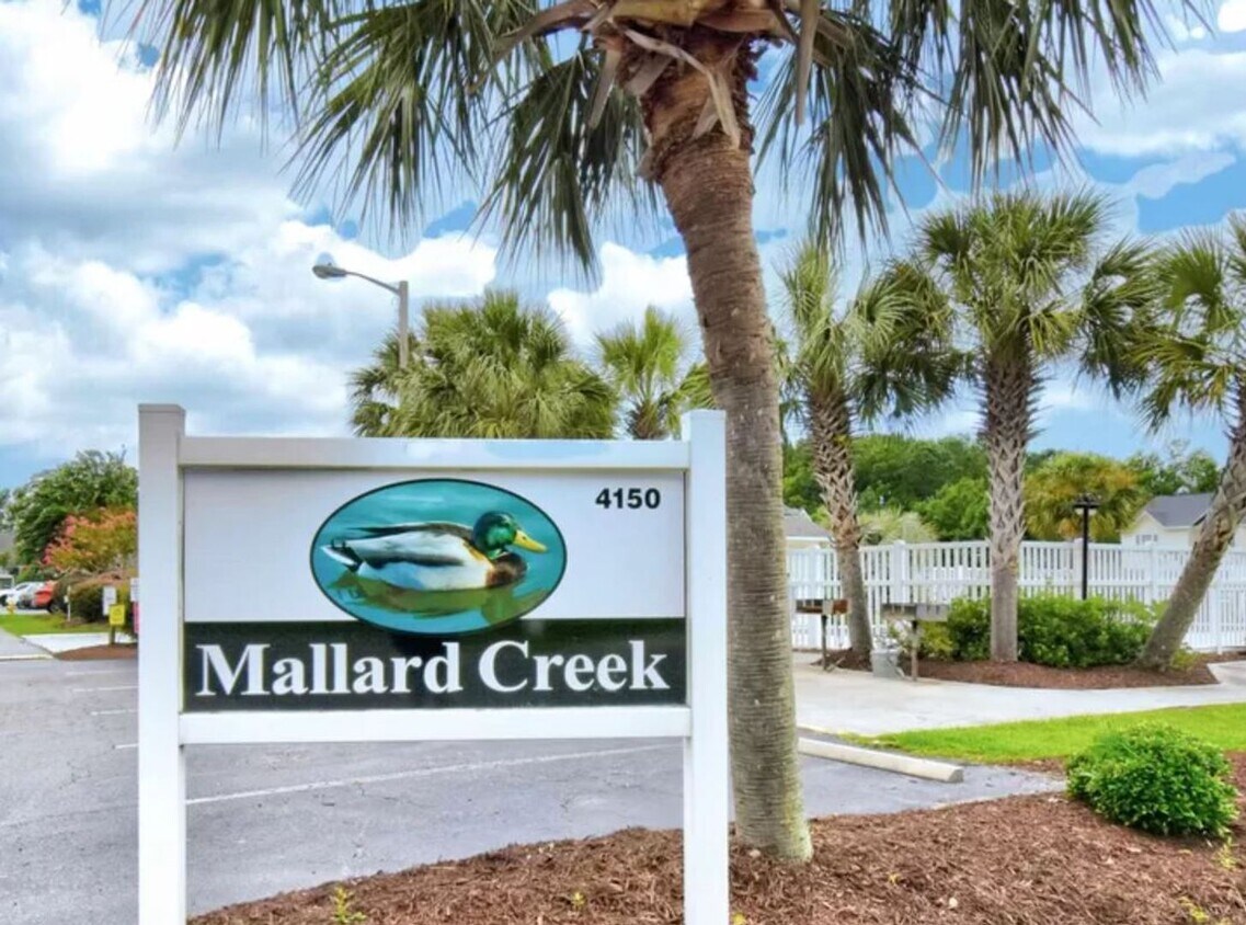 Foto principal - One Bedroom Condo for Rent – Mallard Creek...