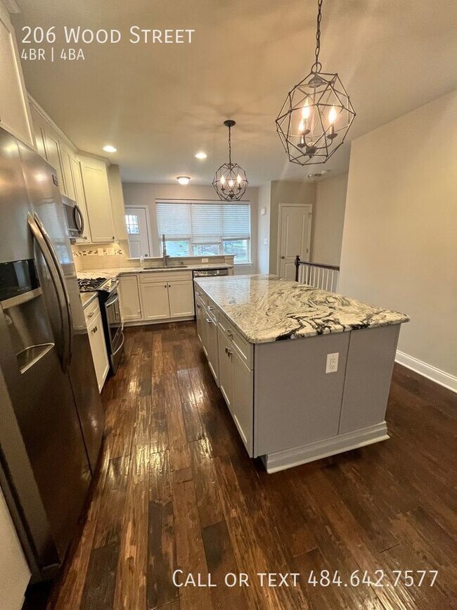 Foto del edificio - Luxurious 4 Bed, 3.5 Bath Hidden Creek Tow...