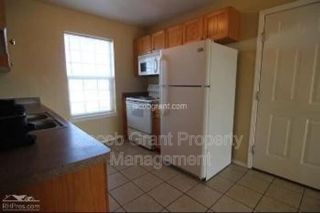 Building Photo - 523 Caribou St