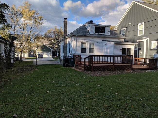 Building Photo - 712 Golf Avenue
