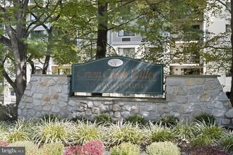 Building Photo - 800 Avondale Rd