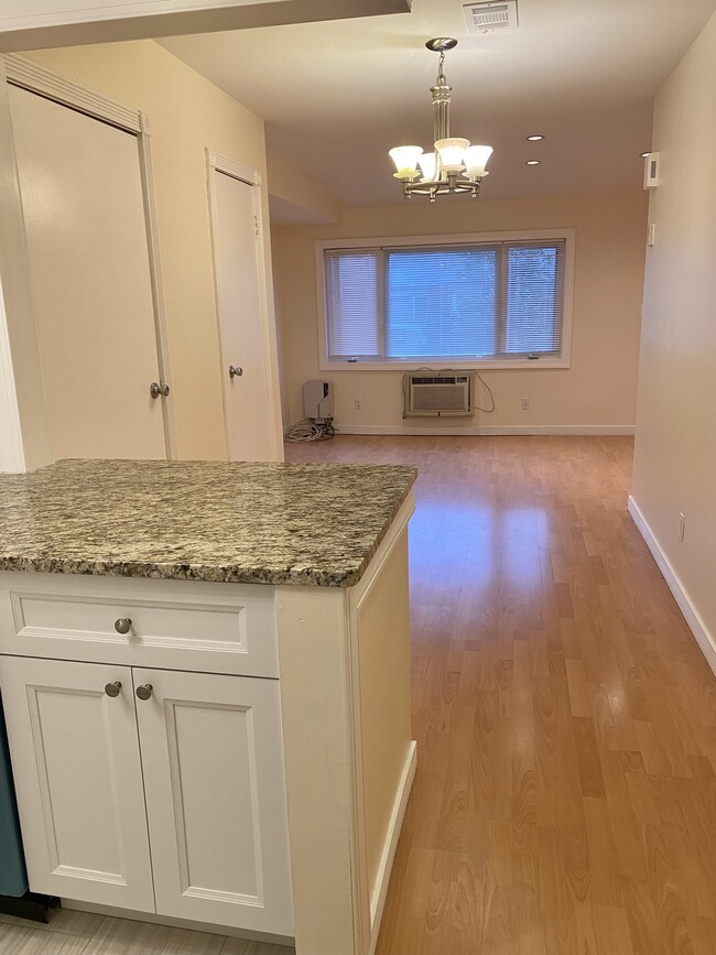 Kitchen - view to living room - 29 Francine Ct