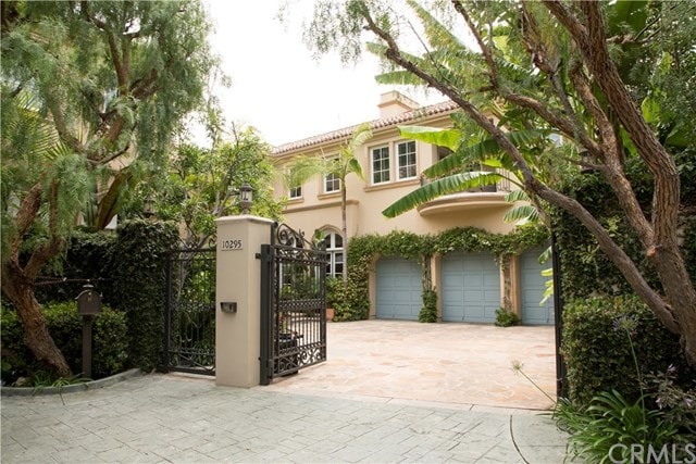 Building Photo - 10295 Century Woods Dr
