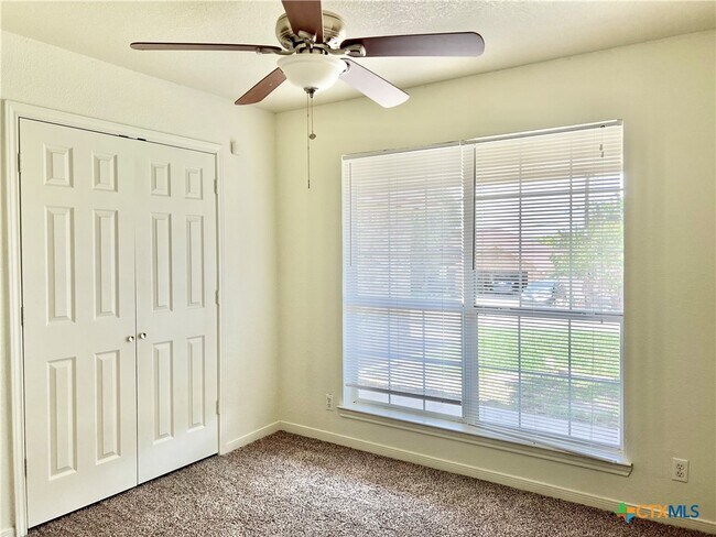 Building Photo - 5386 Denmans Loop