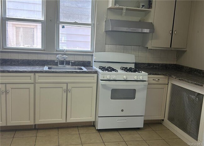 Building Photo - 19 S Walnut St