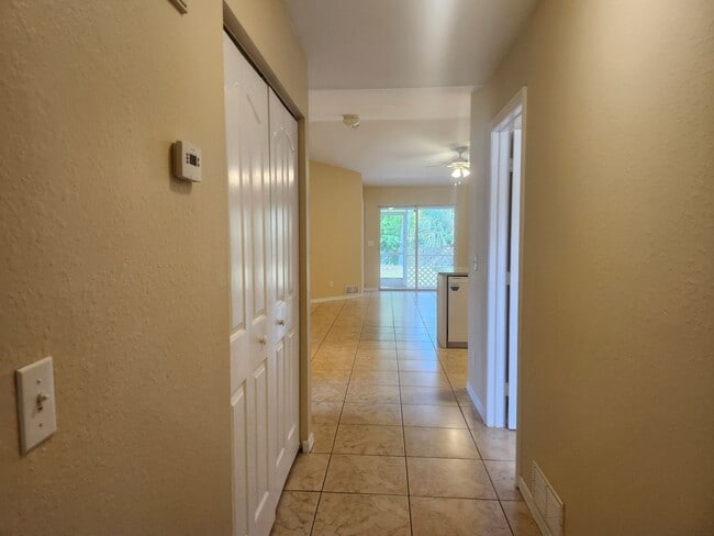 Photo - 3 bedroom 2 bath 1 car garage duplex Apartment