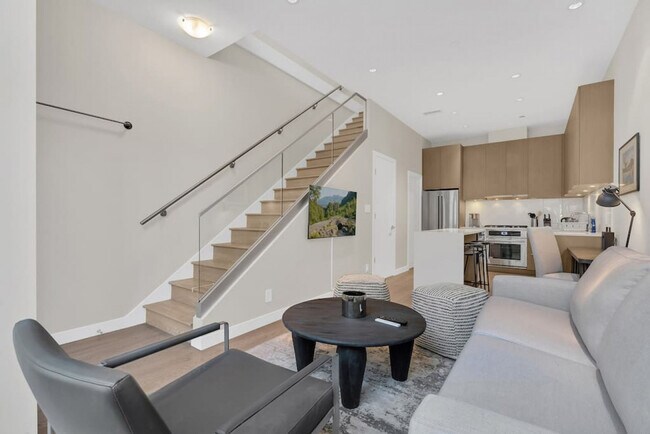 Photo du bâtiment - 161 E 1st Ave