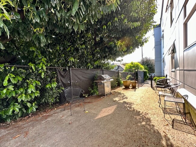 Building Photo - 3661 Phinney Ave N