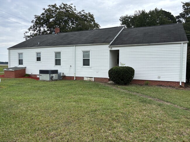 Foto del edificio - 9814 Stricklands Crossroads Rd