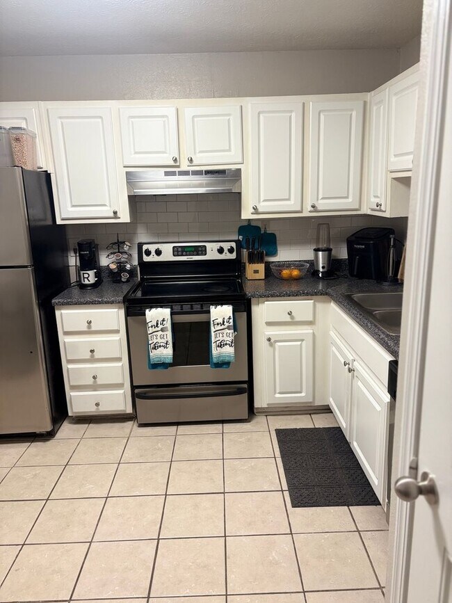 Foto del edificio - Charming 2BR Townhome in Atlanta