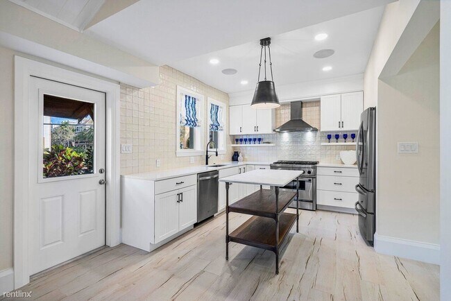 Foto del edificio - 4 br, 3 bath House - 248 NE 1st Ave